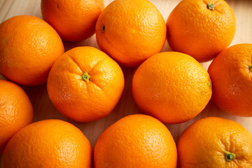 テーブルの上のたくさんのオレンジ 3 Many fresh oranges on the table