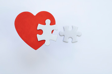 Red heart and puzzle pieces.