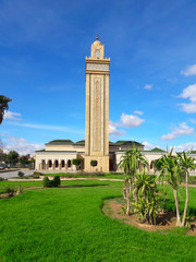 Obraz premium Mohammed Six mosque and its minaret in the city of Oujda in Morocco 
