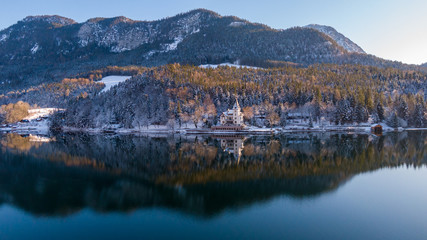 Fototapeta premium Grundlsee Lake in Austria, Beautiful landscape mountains and trees reflections in water, Austrian Alps in winter 