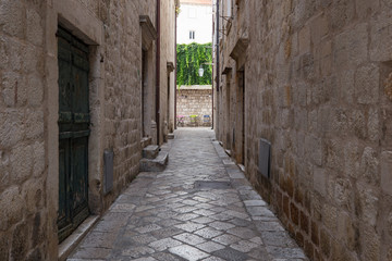 Obraz premium City street and ancient building in Dubrovnik, Croatia