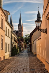 neuruppin, deutschland - pittoreske gasse in der altstadt