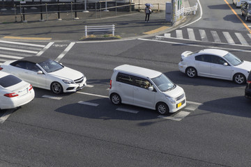 右折車 右折待ち 