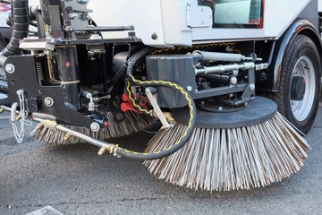 Sweeping equipment for routine year-round municipal street and highway sweeping.Big round brushes...