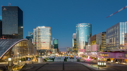 Fototapeta premium The stunning Defence Parisian business district bristling with skyscrapers day to night timelapse.