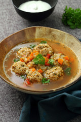 zuppa con polpette di carne