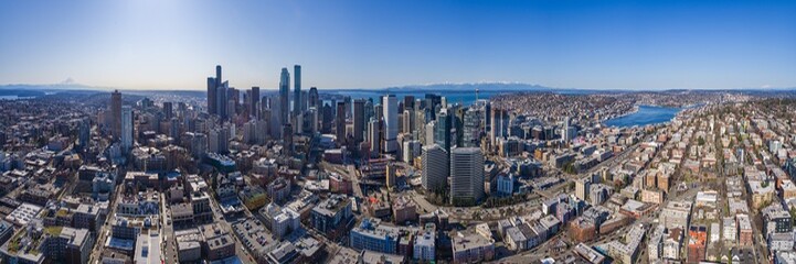 Fototapeta na wymiar View of Downtown Seattle and the Olympic Mountains on a Rare Cloudless Day 