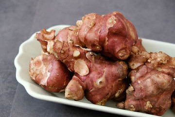 a plate full of Jerusalem artichoke,recommended foods for dieting,