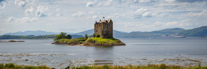 Fototapeta premium Castle Stalker in Scotland, UK during sunny day