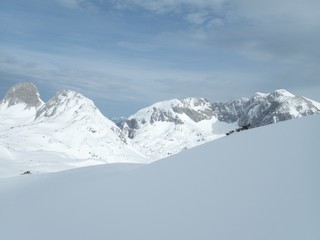 Obraz premium beautiful skitouring mountain terrain in winter landscape tennengebirge in austrian alps
