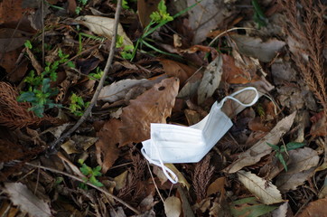 捨てられたマスク