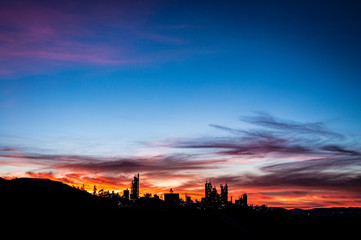 atardecer en una fabrica