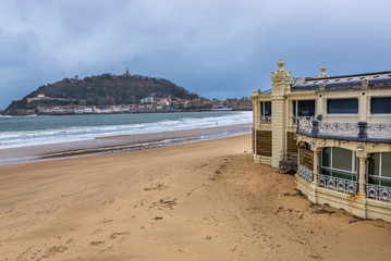 Fototapeta premium La Concha beach in San Sebastian city also called Donostia in Basque Country, Spain - view with Mount Urgull on background