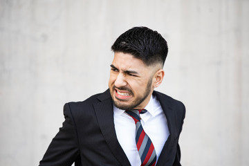 後悔するビジネスマン