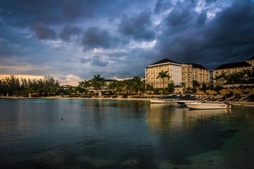 Obraz premium Tropical Island Sunset