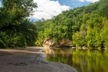 Fototapeta na wymiar The Sugar Creek runs through Turkey Run State Park