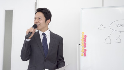 男性　ビジネス　セミナー