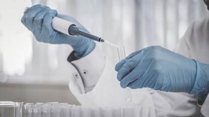 医療　実験　研究 © polkadot