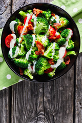 broccoli tomato salad with crispy fried bacon