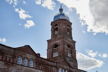 Obraz premium Traditional old russian church with domes in nature landscape. Architecture in the Orthodox religion