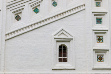 Fototapeta na wymiar Medieval windows and architecture elements of Vvedensky cathedral of Vvedensky Tolga convent in Yaroslavl, Russia