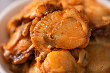 Grilled scallop with sauce and put it in the tableware