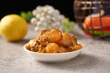 Grilled scallop with sauce and put it in the tableware