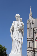 statue of virgin mary with jesus