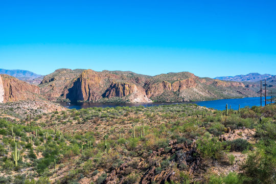A gorgeous view of the natural landscape in Apache Junction, Arizona