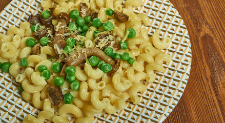 Pimiento Mac With Wild Mushrooms And Peas
