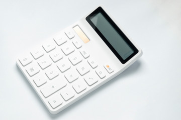 Obraz premium A calculator on the table.
