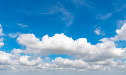 Fototapeta premium A blue sky with white clouds