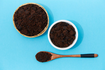 Brown sugar and brown sugar in a bamboo basket,,