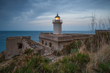 Il faro di Capo Zafferano al crepuscolo, provincia di Palermo IT	