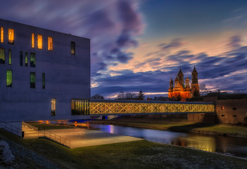 Muzeum Ichot i Katedra Poznańska po zachodzie słońca