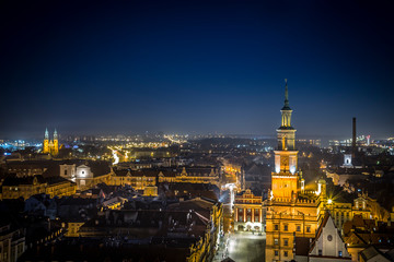 Ratusz na Starym Rynku i Katedra Poznańska w oddali w godzinach wieczornych - obrazy, fototapety, plakaty