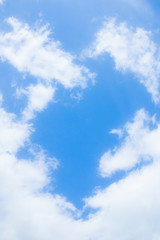 淡い青空と白い雲