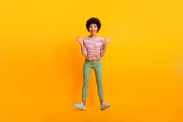 Full length photo of crazy funny afro american girl fun autumn vacation boyfriend get imagine dream wish gift scream wow omg unbelievable wear good look clothing isolated vivid color background