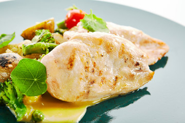 Chicken fillet with vegetables and cream sauce