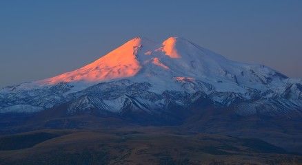 Fototapeta na wymiar Elbrus,sunrise