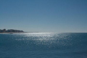 Obraz premium Very beautiful Golden highlights from the sun on the surface of the blue sea.