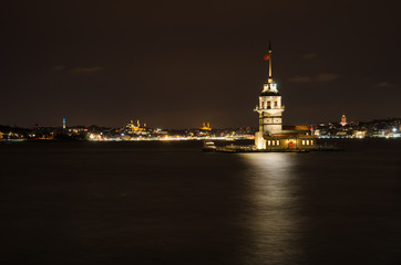 Naklejka premium Maiden's Tower (Kızkulusi) on the Bosphorus in Istanbul, Turkey