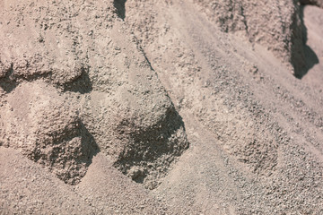 Sand with gravel as a building material.