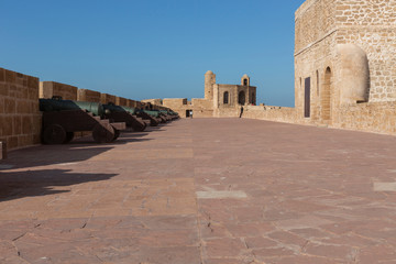 Skala de la Kasbah von Essaouira mit Messingkanonen, Marokko