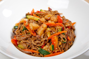 noodle with chicken and vegetables