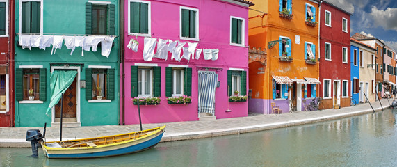 Fototapeta na wymiar Fishermen's cottages on the Island of Burano , Venice 