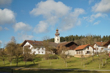 Berbling mit Dorfkirche