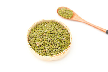 A pile of green beans in the bamboo basket