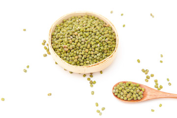 A pile of green beans in the bamboo basket