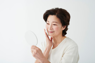 シニアビューティー　ベースメイク